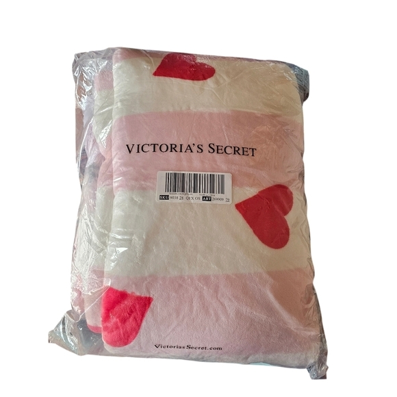 ❤️💘Victoria's Secret Cozy Plush Blanket•Valentine's Day Special 💘❤️ - Picture 3 of 5